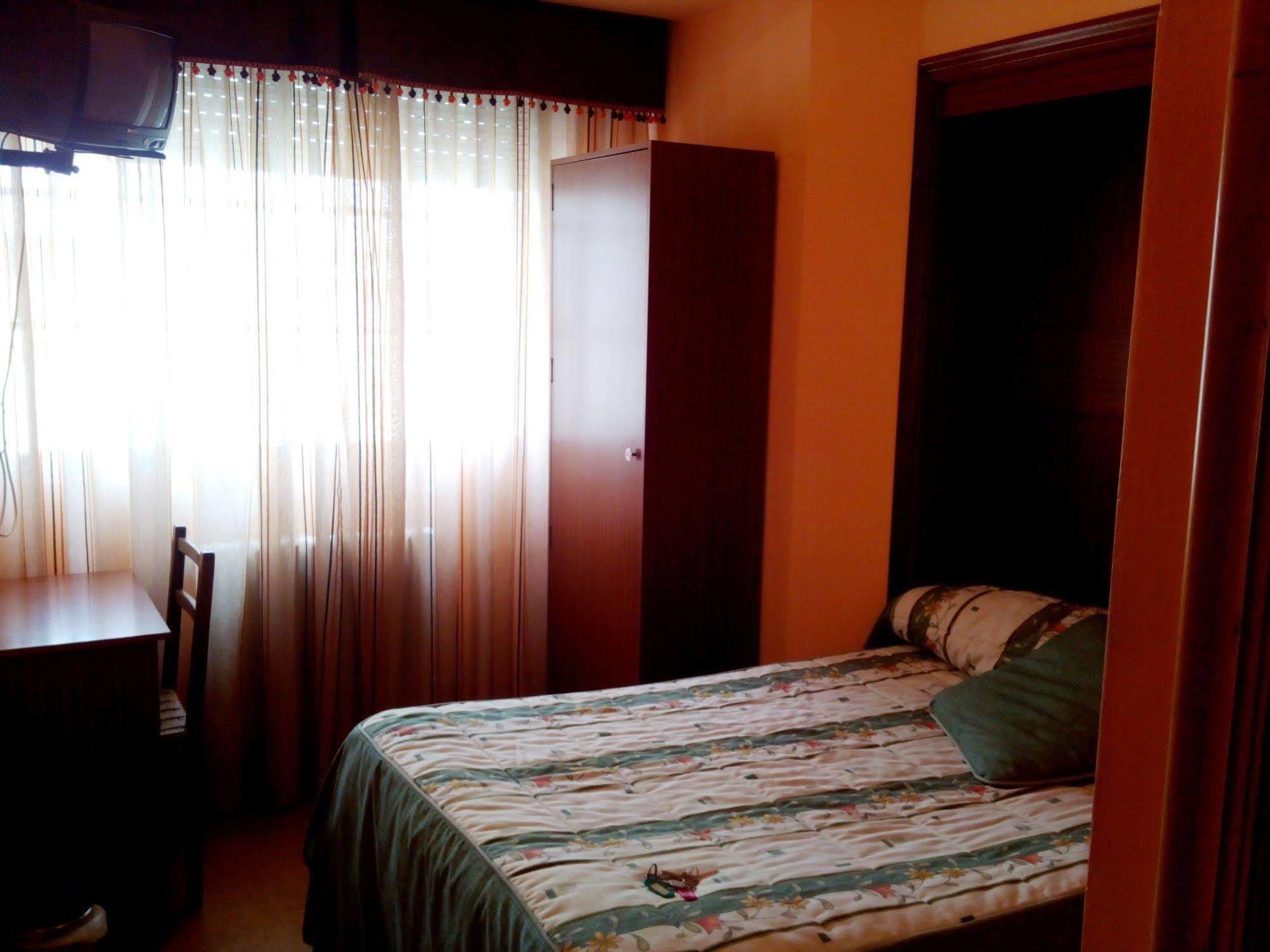 Pension Las Palmeras Lalín Exterior foto