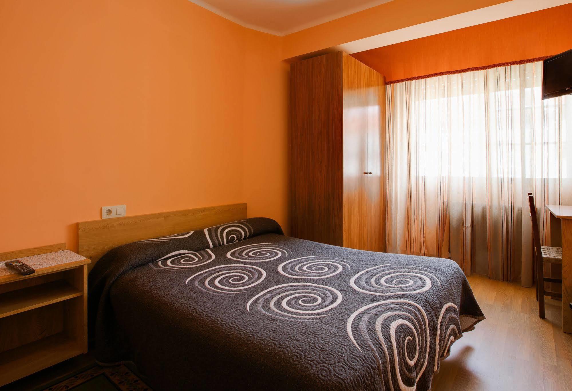 Pension Las Palmeras Lalín Exterior foto